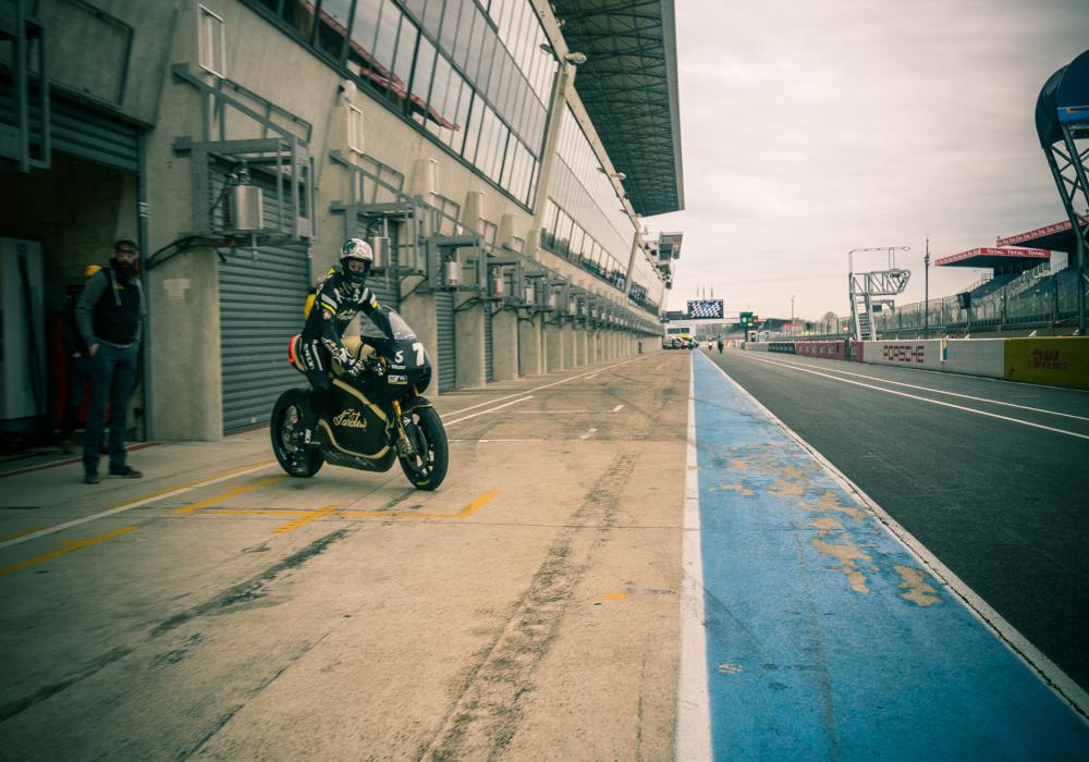 Sarolea MANX 7 : The Electric Thunder Sarolea MANX7 Lemans Test with Dean Harrison 2