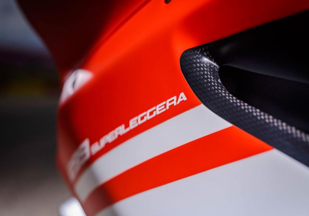 1299 Ducati Superleggera : He said She Said Review Ducati Superlegerra 1299