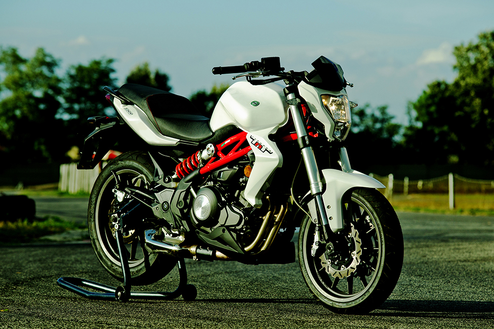 Benelli TNT 300 Review : Is it so significant in India? benelli_tnt300_gallery_20
