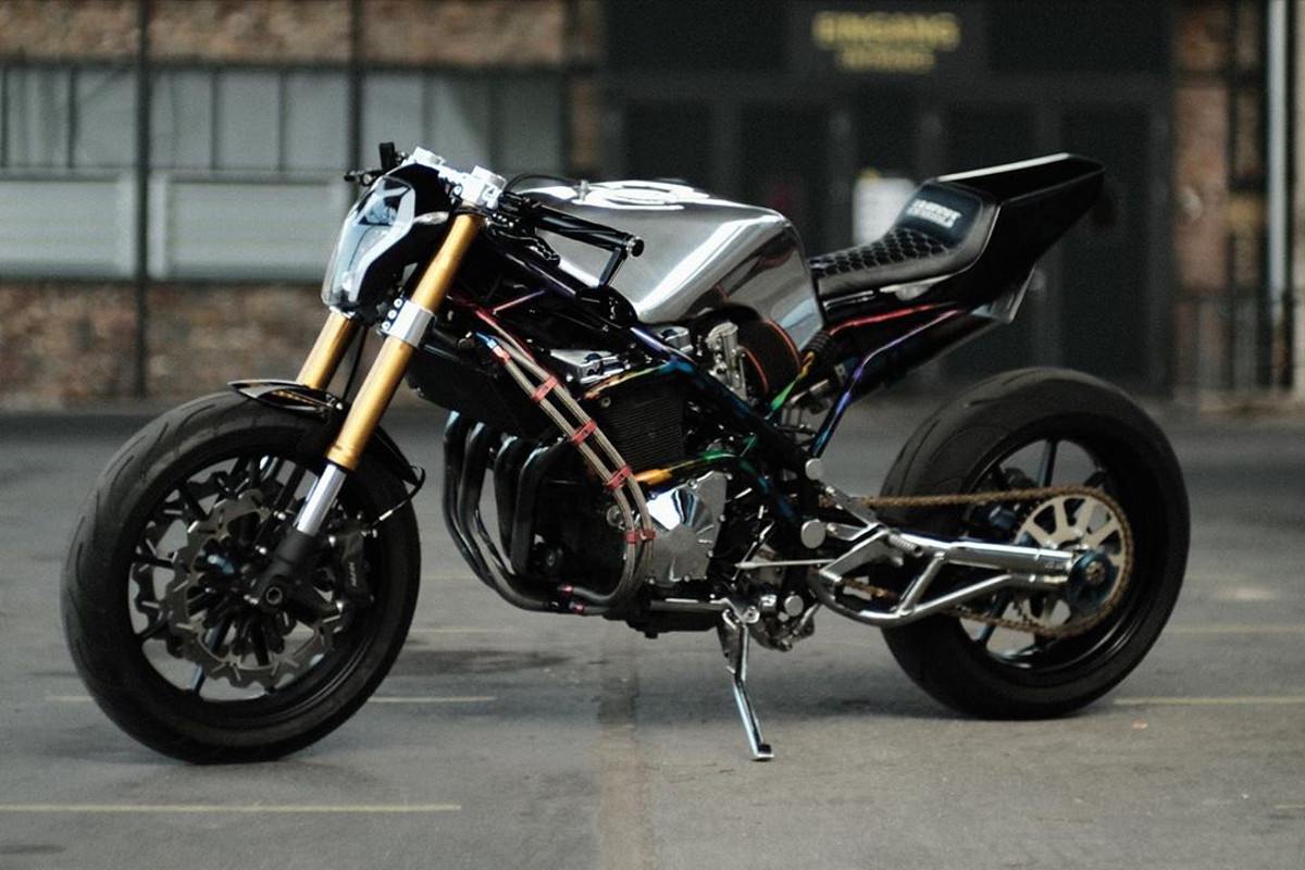 Incredible Suzuki custom with harris magnum frame