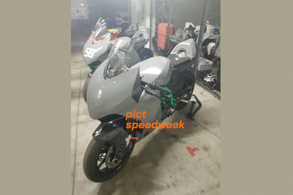 New KTM V2 890cc prototype spied Cover-V2-KTM-PROTOTYPE
