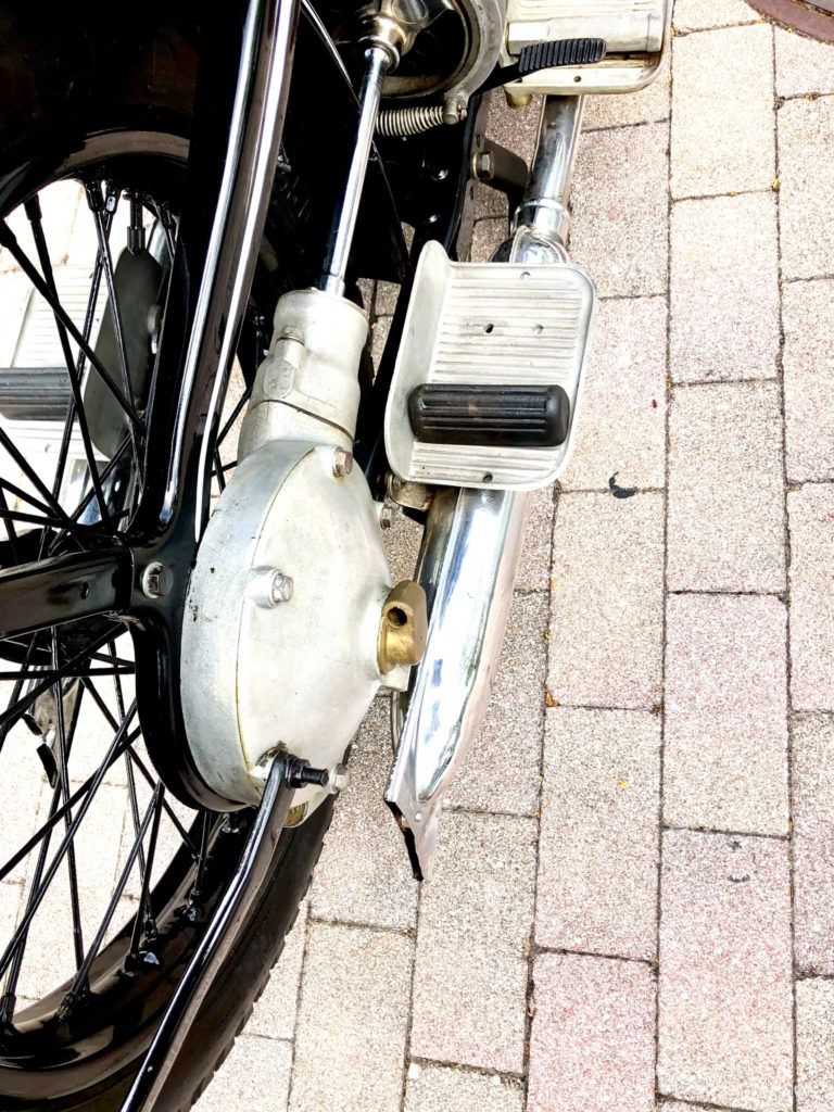 1934 BMW R11 Series 5 is on auction-14