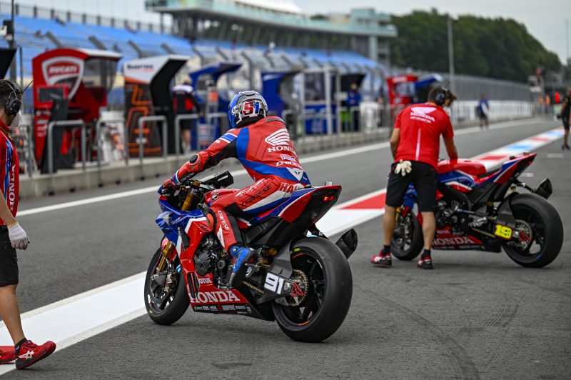 2021-WSBK-Assen-Haslam-10