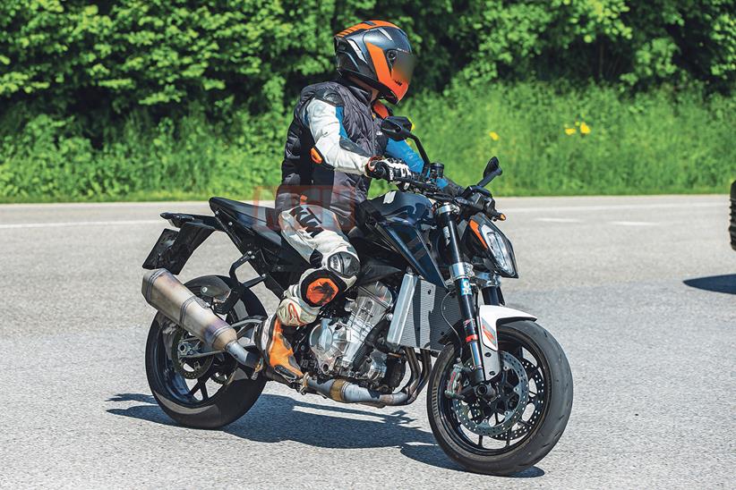 KTM-Duke-990-Spotted-1