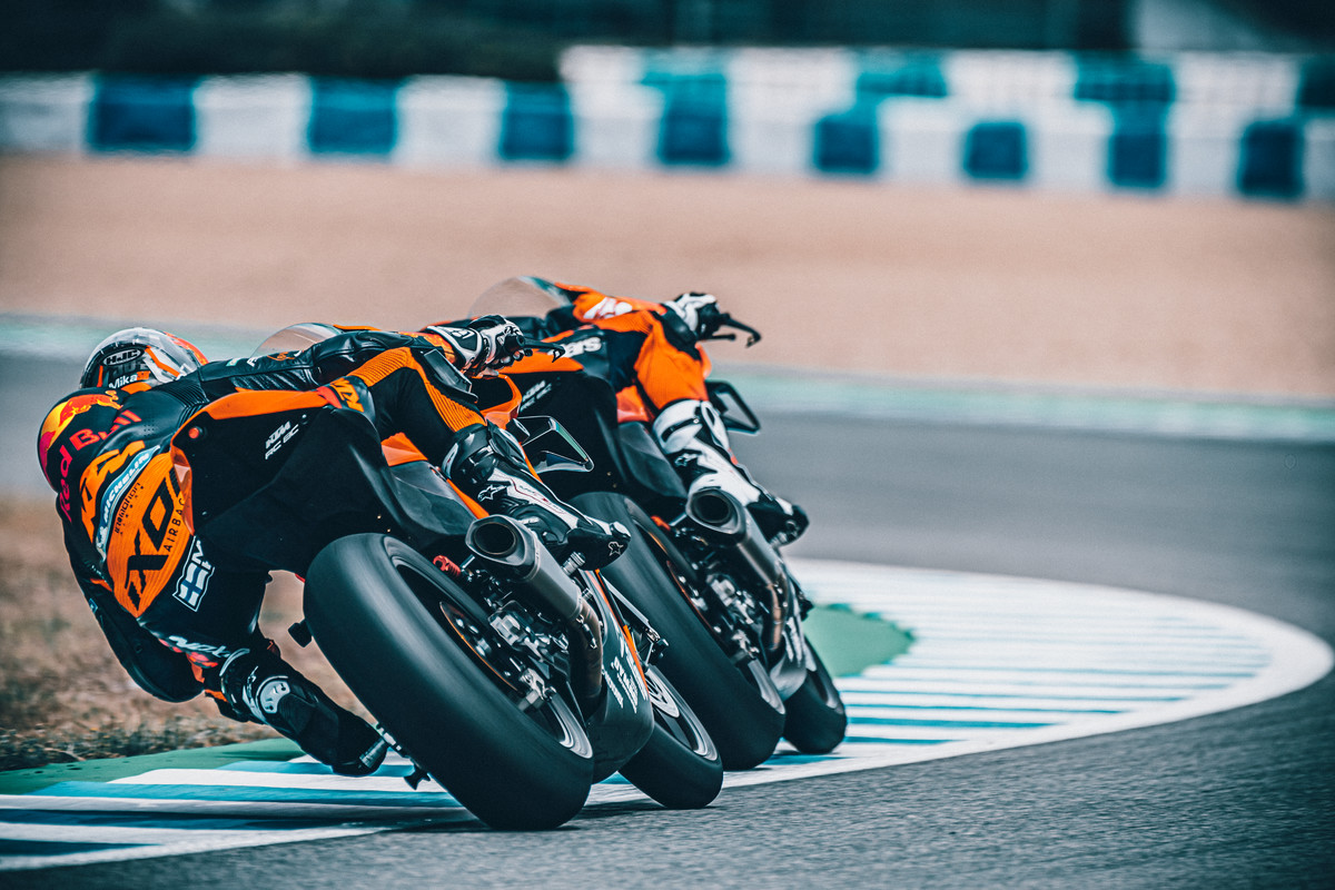 KTM RC 8C (1)
