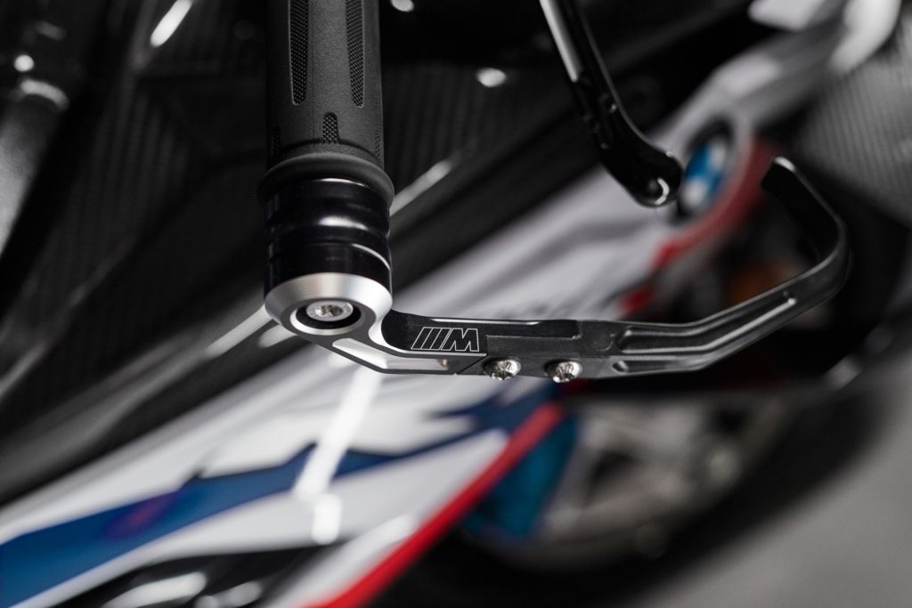 P90398277_lowRes_the-new-bmw-m-1000-r