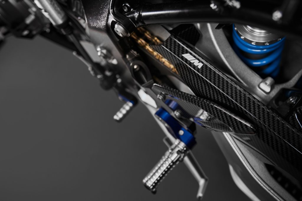 P90398278_lowRes_the-new-bmw-m-1000-r