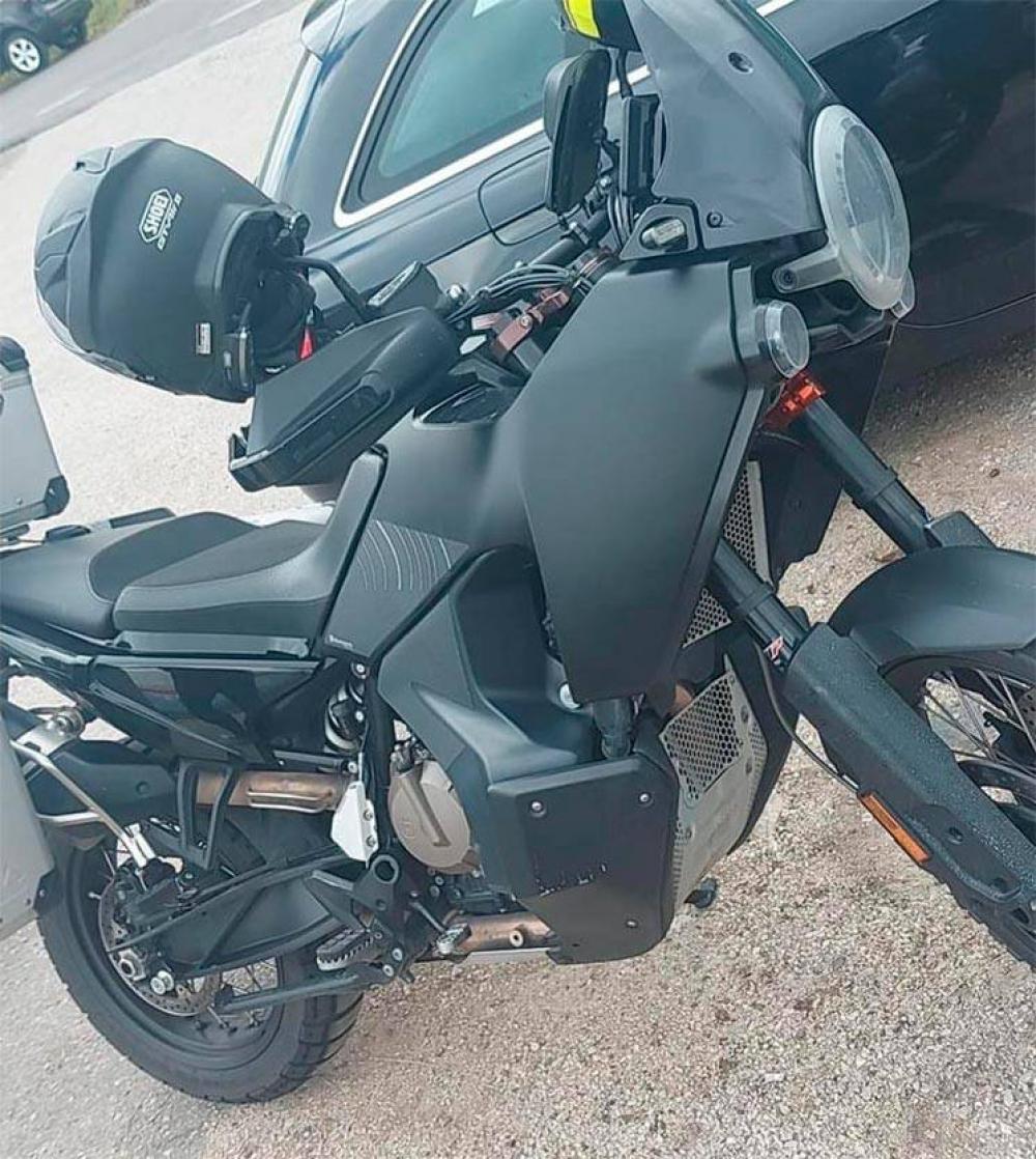 Husqvarna-norden-901-foto-motomag-spyshot-2