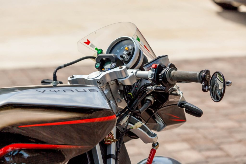 2008_vyrus_985_c3_4v_163224531506ef3cd0e6e04e50c2008_vyrus_985_c3_4v_1630510954ef66e7dff9f98764da7f1900e8