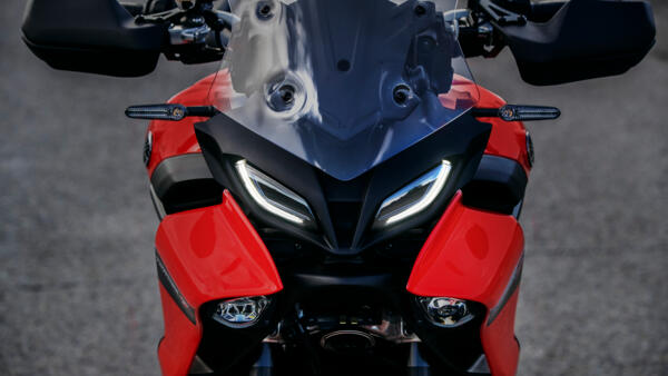 2021-Yamaha-MT09TR-EU-Detail-006-03_Mobile