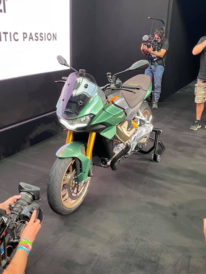 Cover-2022-Moto-Guzzi-V100-Mondello-Sports-Tourer-4