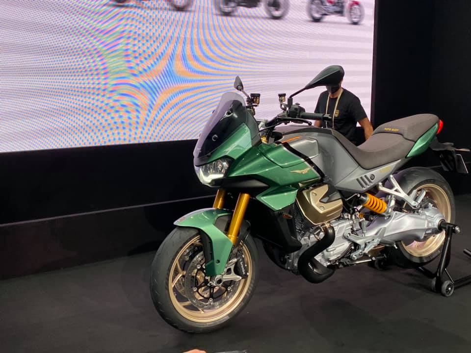 Cover-2022-Moto-Guzzi-V100-Mondello-Sports-Tourer-4