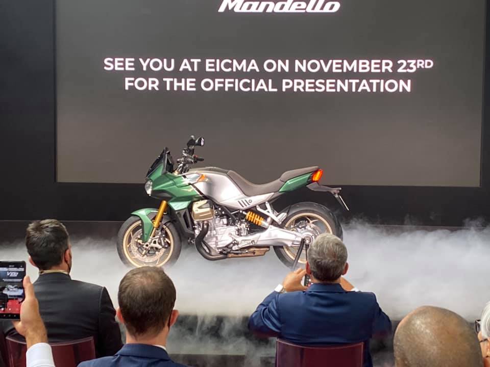 Cover-2022-Moto-Guzzi-V100-Mondello-Sports-Tourer-4