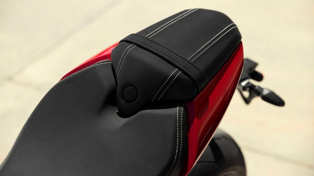 2022-triumph-speed-triple-rr