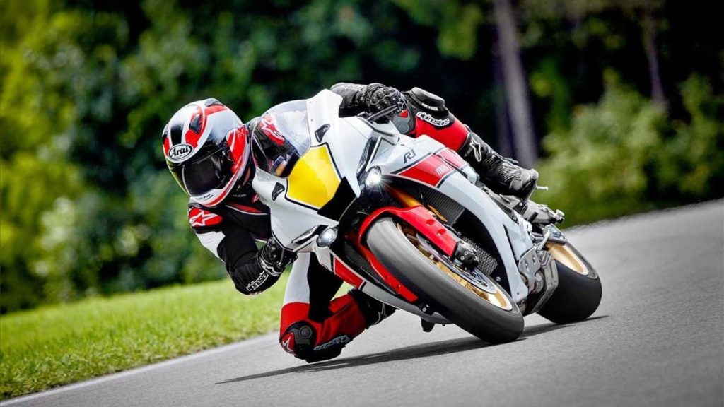 2022-yamaha-yzf-r1-world-gp-60th-anniversary-edition