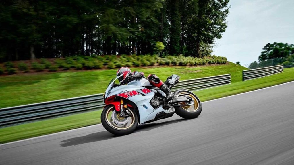 2022-yamaha-yzf-r1-world-gp-60th-anniversary-edition