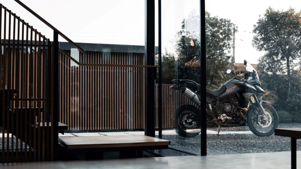 Triumph 900 Tiger Bond Edition