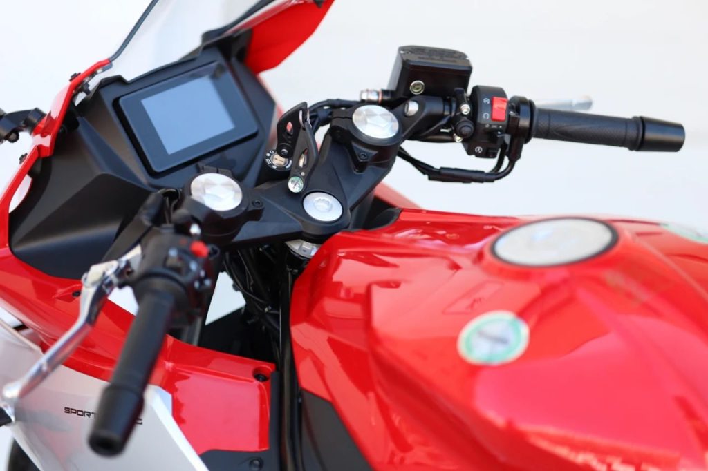 tornado-250r-benelli-speedo