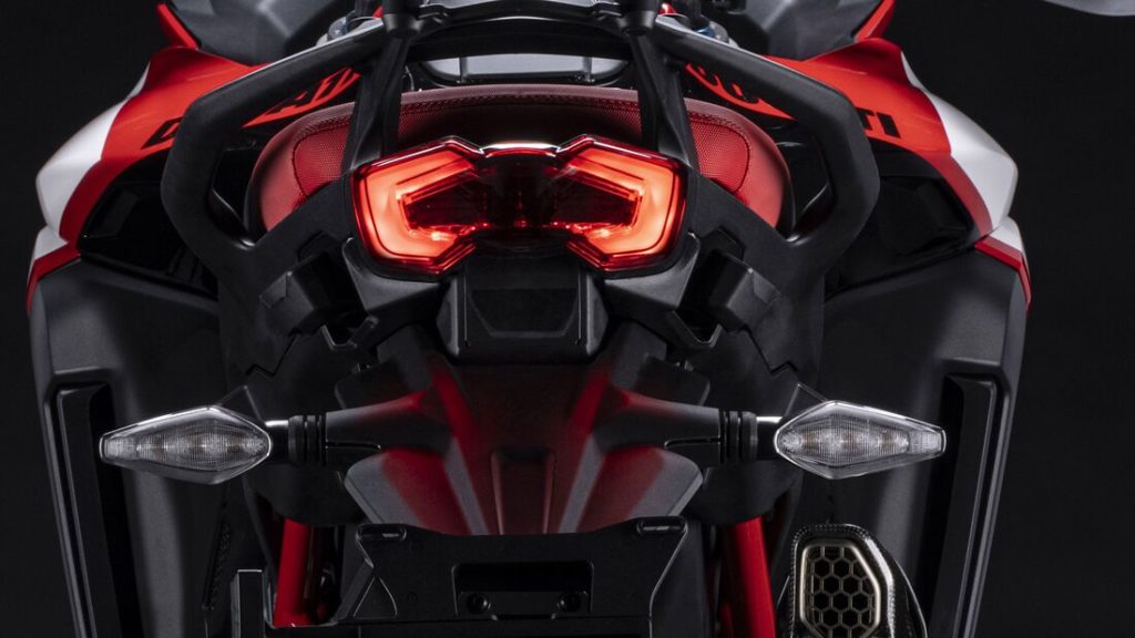 Cover-Ducati-Multistrada-V4-Pikes-Peak-2021-