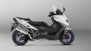 akrapovic-releases-new-full-exhaust-system-for-yamaha-tmax-1