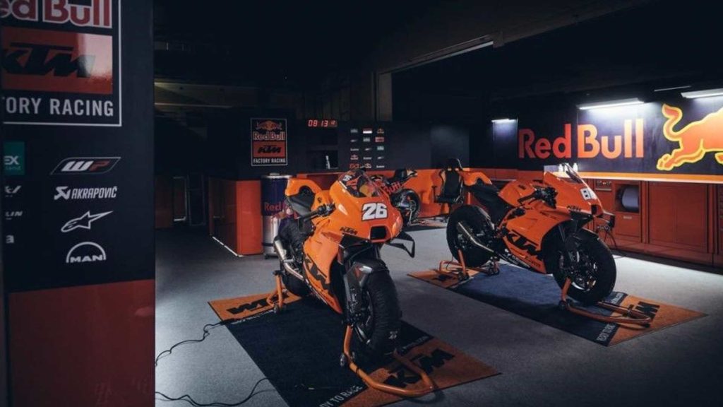 ktm-rc-8c-track-experience---customer-bikes