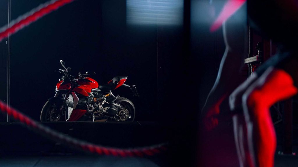 2022-ducati-streetfighter-v2