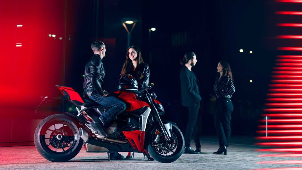 2022-ducati-streetfighter-v2