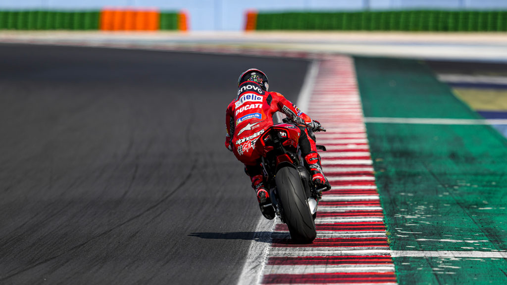 Panigale-MY22-Dinamica-37-Gallery-1920x1080