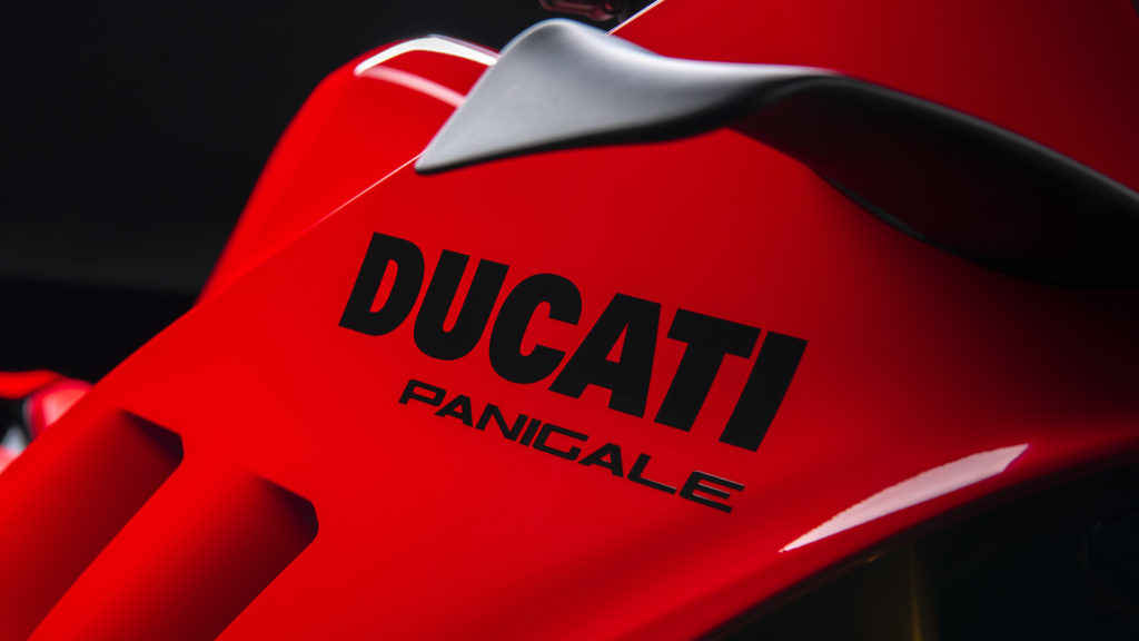 Panigale-MY22-Studio-04-Gallery-1920x1080