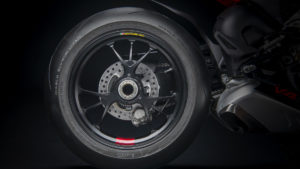 Panigale-MY22-Studio-07-Gallery-1920x1080