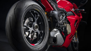 Panigale-MY22-Studio-14-Gallery-1920x1080