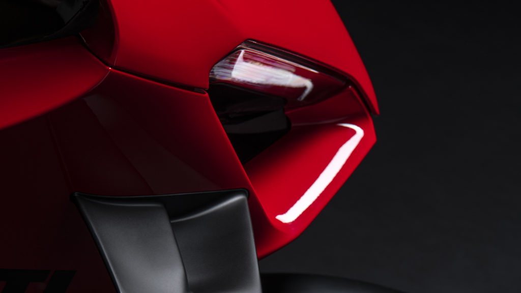 Panigale-MY22-Studio-17-Gallery-1920x1080