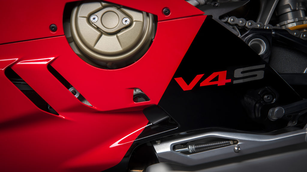 Panigale-MY22-Studio-27-Gallery-1920x1080