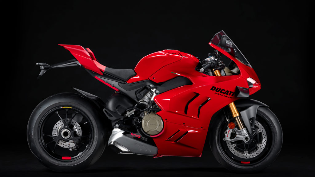 Panigale-MY22-Studio-41-Gallery-1920x1080