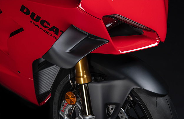 Panigale-MY22-Studio-41-Gallery-1920x1080