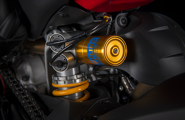 Panigale-MY22-Studio-41-Gallery-1920x1080