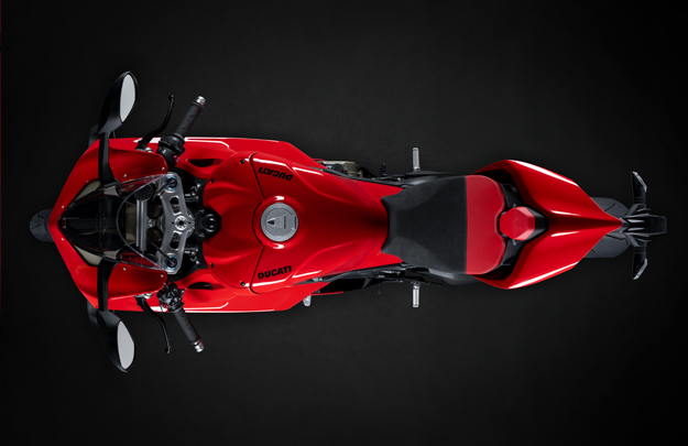 Panigale-MY22-Studio-41-Gallery-1920x1080