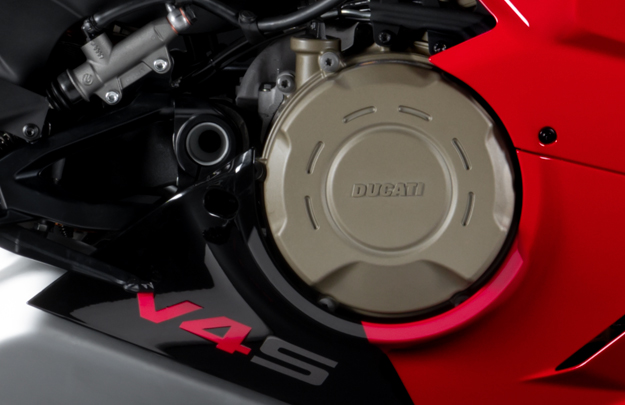 Panigale-MY22-Studio-41-Gallery-1920x1080