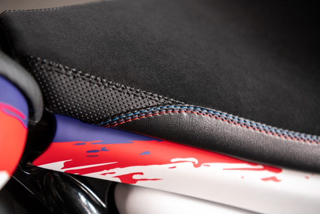 P90448872_lowRes_bmw-r-18-m-01-2022