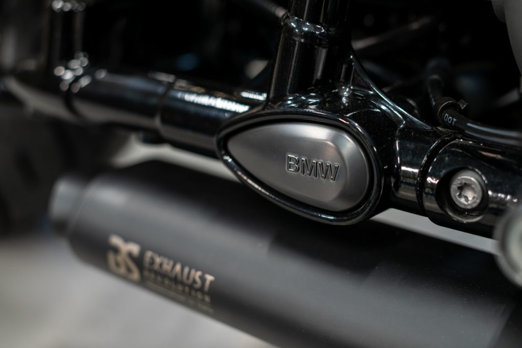 P90448872_lowRes_bmw-r-18-m-01-2022