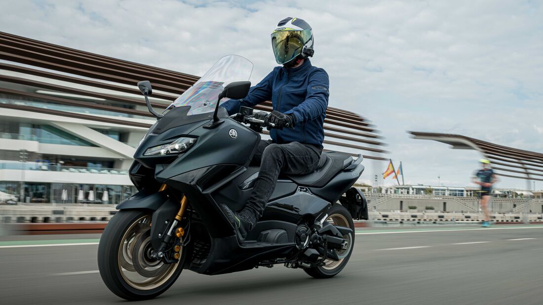 2022-Yamaha-TMax-TechMax