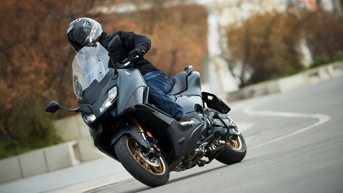 2022-Yamaha-TMax-TechMax