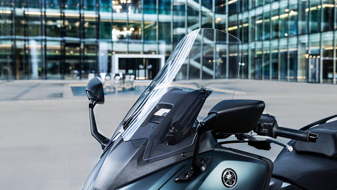 2022-Yamaha-TMax-TechMax