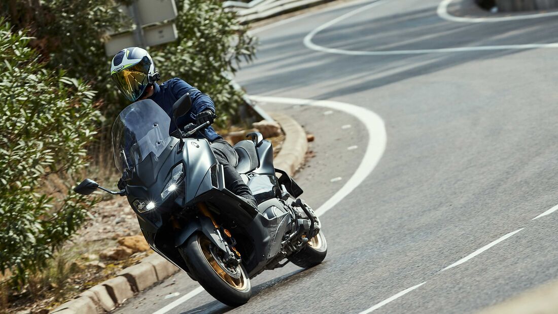 2022-Yamaha-TMax-TechMax