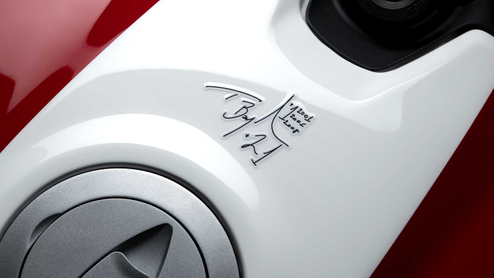 ducati-panigale-v2-bayliss-1st-championship-20th-anniversary-edition-17