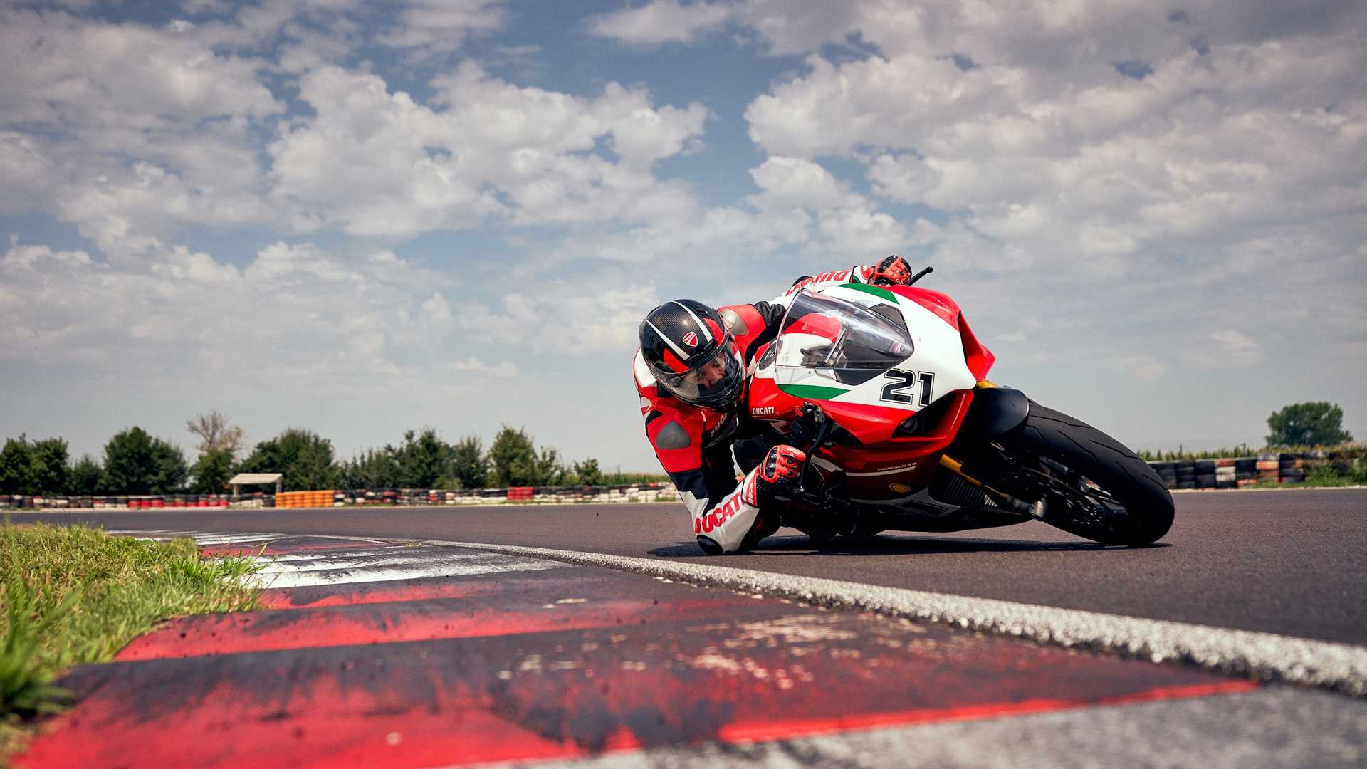 ducati-panigale-v2-bayliss-1st-championship-20th-anniversary-edition-17