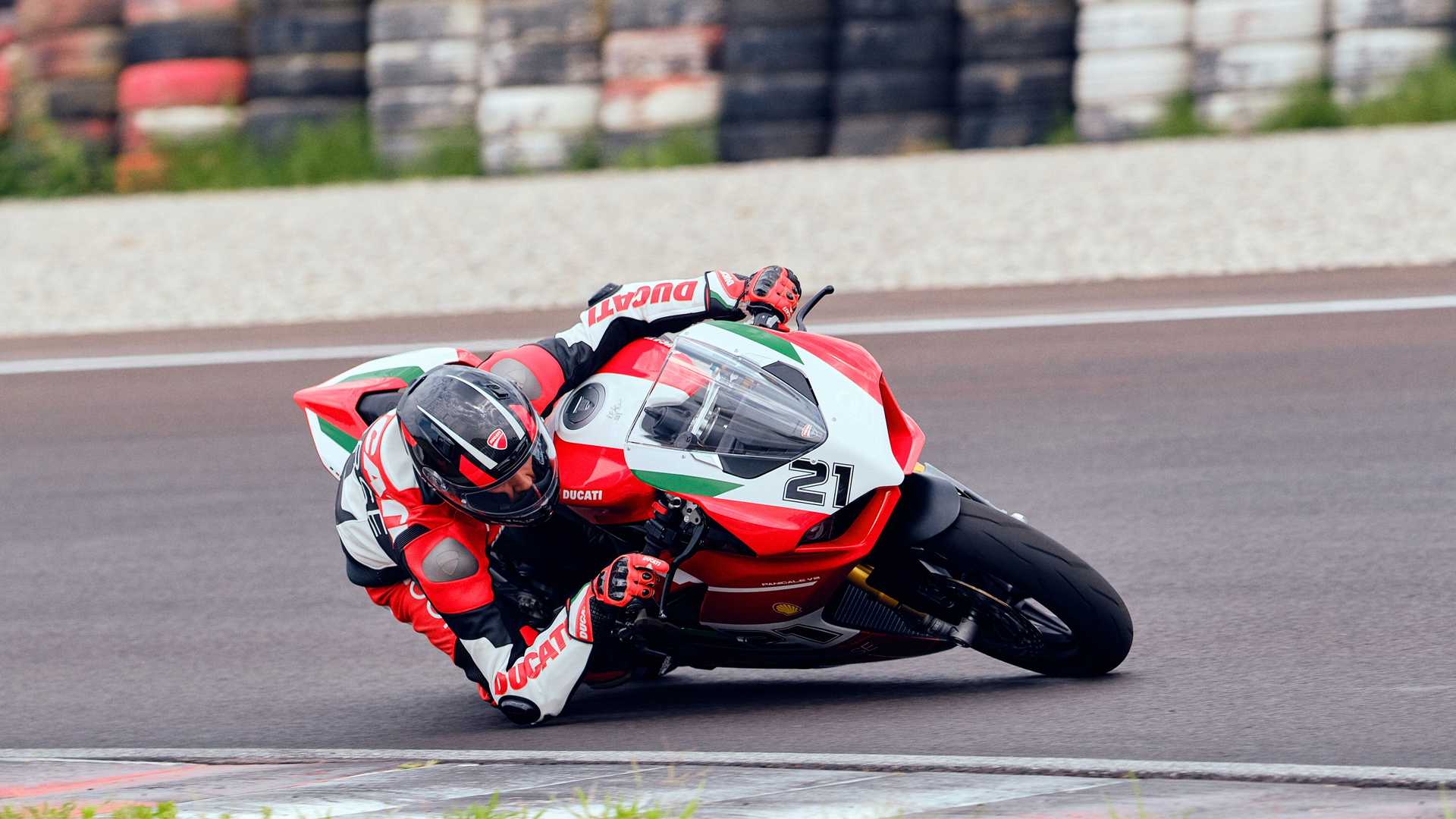 ducati-panigale-v2-bayliss-1st-championship-20th-anniversary-edition-17