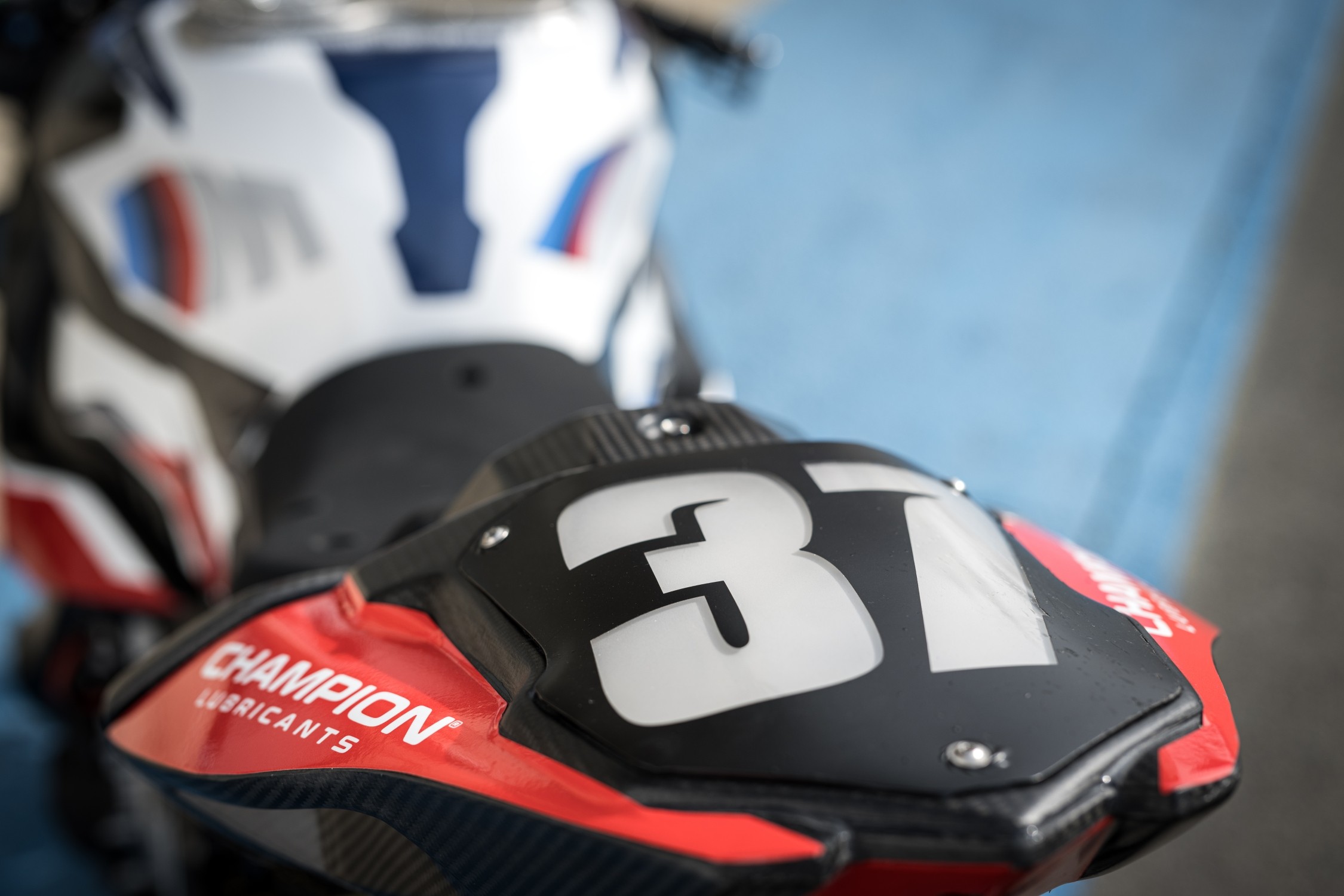 P90459321_highRes_bmw-motorrad-motorsp