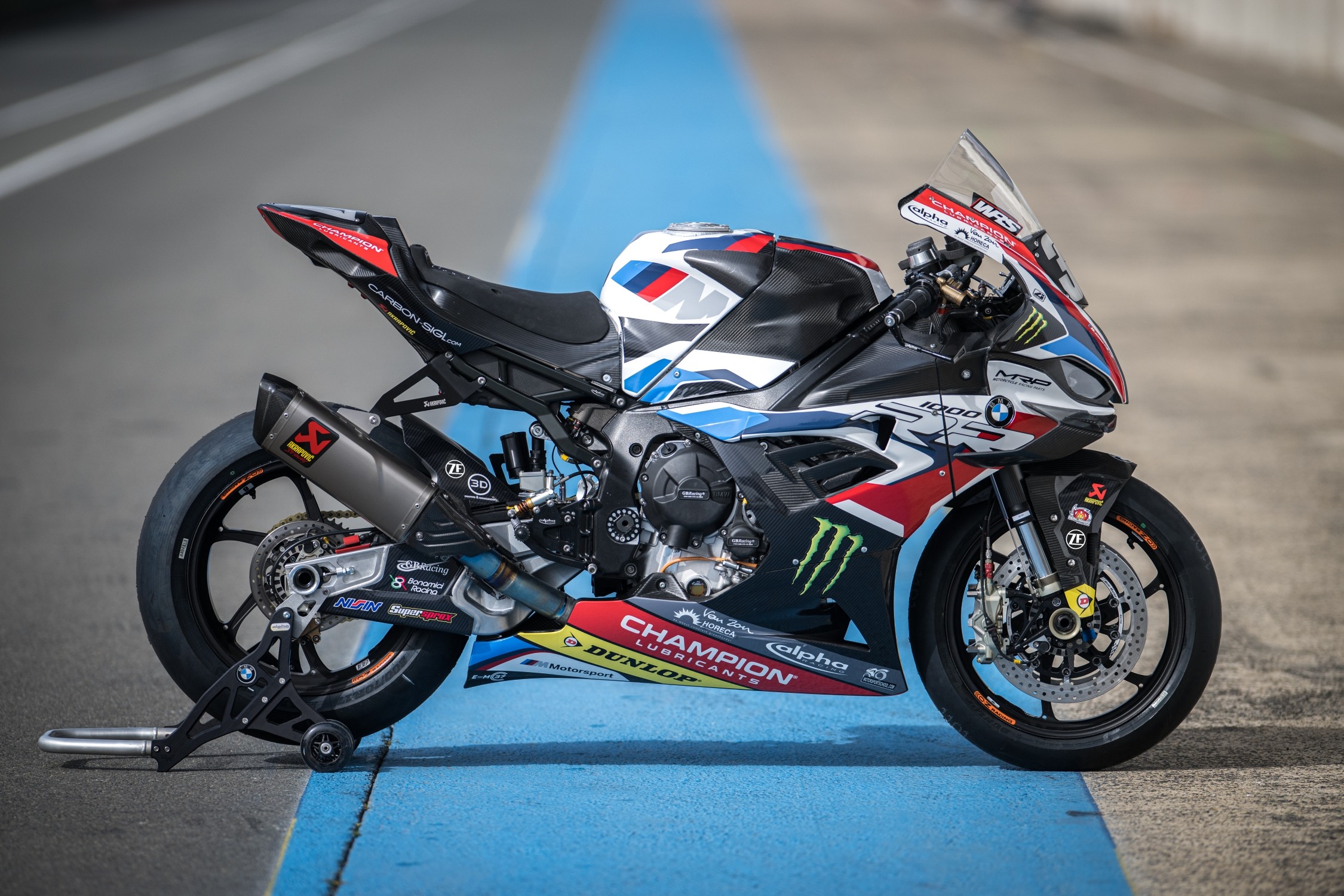 P90459321_highRes_bmw-motorrad-motorsp