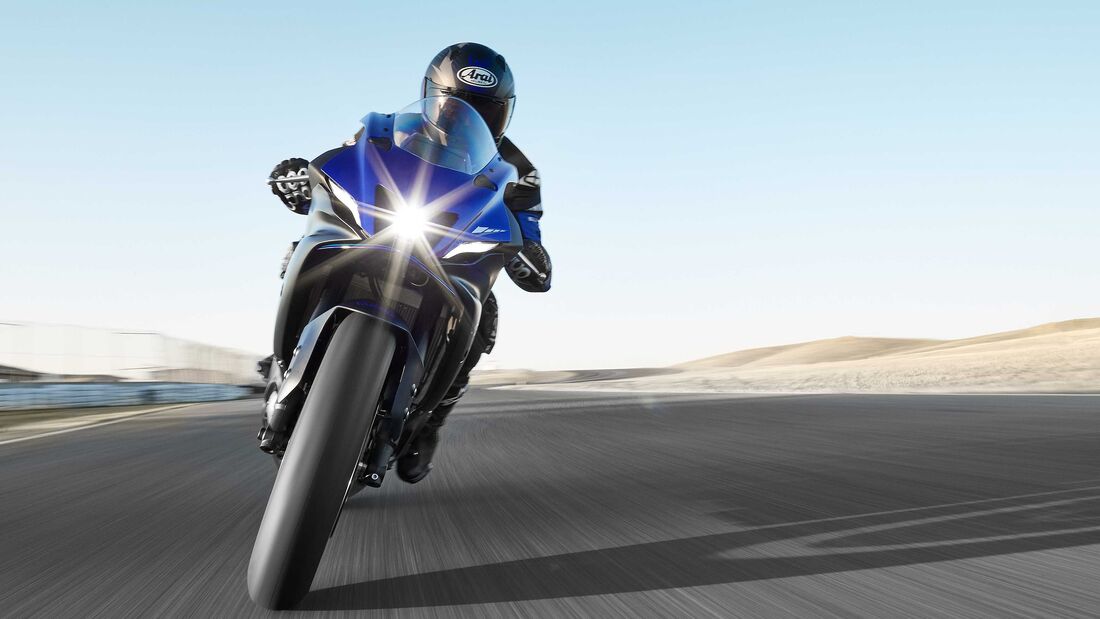 Cover-2021-Yamaha-YZF-R7-2